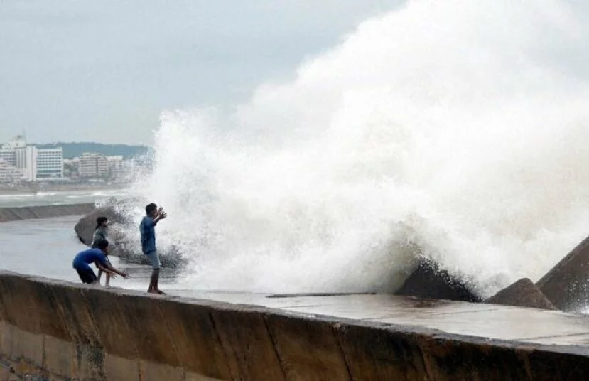 Cyclone Ashobaa to bring heavy rainfall in coastal Karnataka, Mumbai